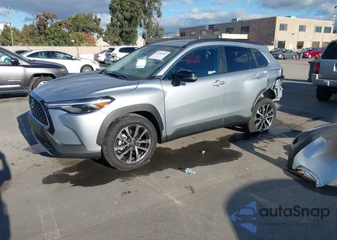 2025 Toyota Corolla Cross Xle z USA, uszkodzony, nr VIN 7MUDAAAG2SV149886